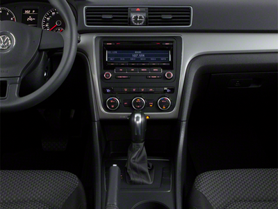 2013 Volkswagen Passat SE w/Sunroof