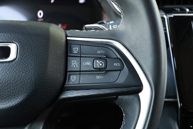 2023 Jeep Grand Cherokee Laredo 4x2