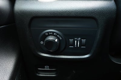 2023 Jeep Grand Cherokee Laredo 4x2