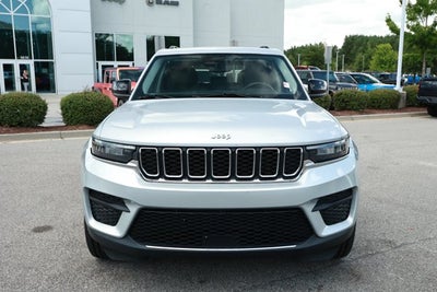 2023 Jeep Grand Cherokee Laredo 4x2