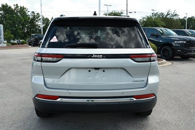 2023 Jeep Grand Cherokee Laredo 4x2