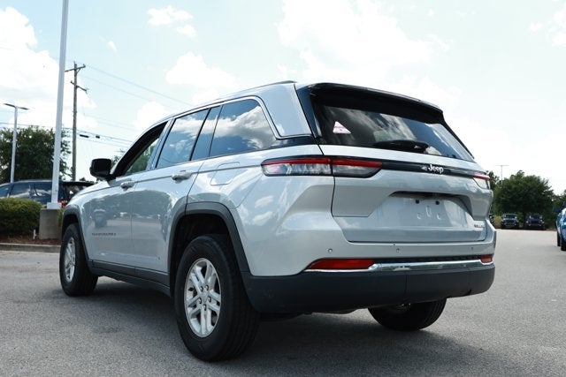 2023 Jeep Grand Cherokee Laredo 4x2