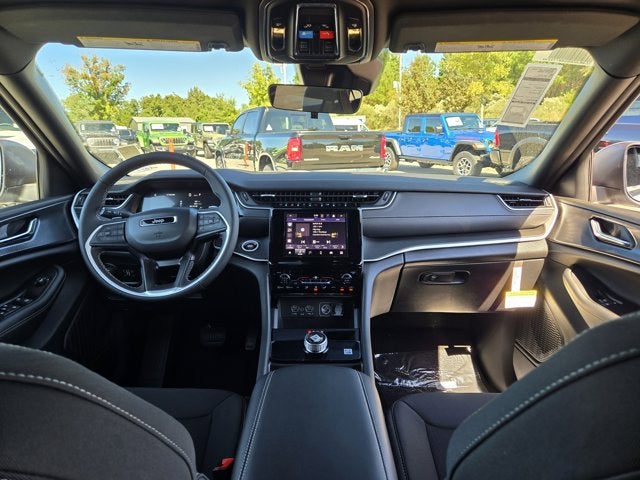 2025 Jeep Grand Cherokee GRAND CHEROKEE LAREDO X 4X2