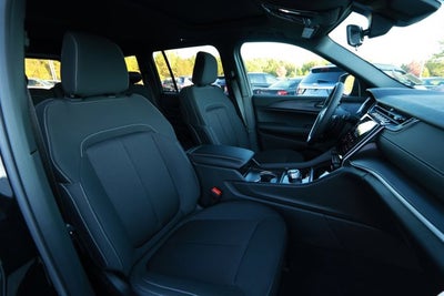 2025 Jeep Grand Cherokee GRAND CHEROKEE LAREDO X 4X2