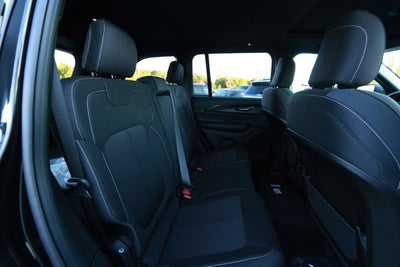 2025 Jeep Grand Cherokee GRAND CHEROKEE LAREDO X 4X2