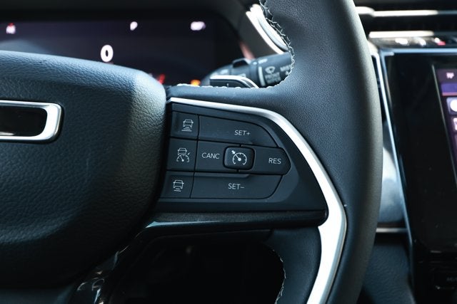 2023 Jeep Grand Cherokee Laredo 4x2