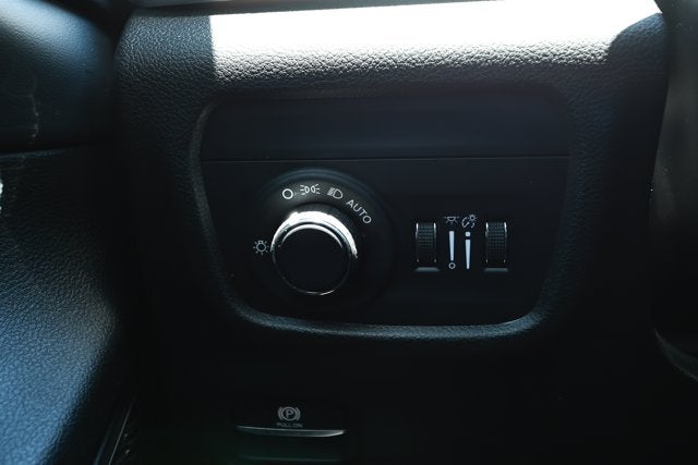 2023 Jeep Grand Cherokee Laredo 4x2