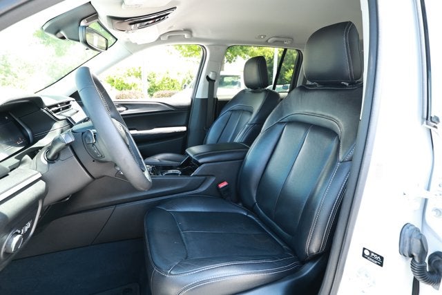 2023 Jeep Grand Cherokee Laredo 4x2