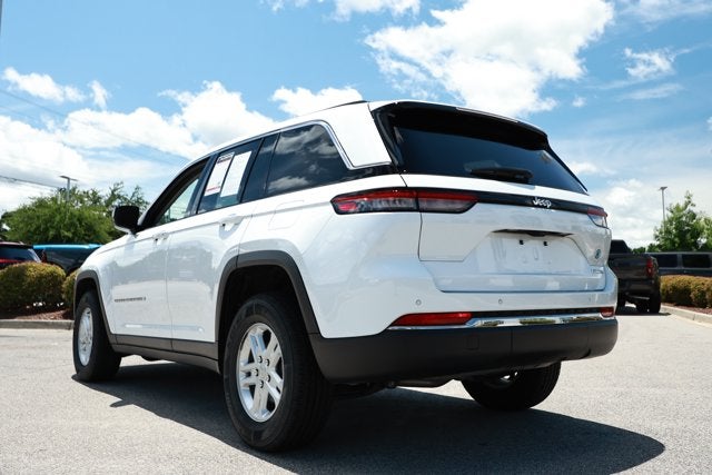 2023 Jeep Grand Cherokee Laredo 4x2