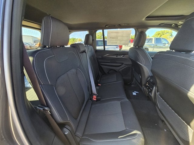 2025 Jeep Grand Cherokee GRAND CHEROKEE LAREDO X 4X2