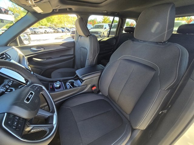 2025 Jeep Grand Cherokee GRAND CHEROKEE LAREDO X 4X2