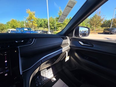 2025 Jeep Grand Cherokee GRAND CHEROKEE LAREDO X 4X2