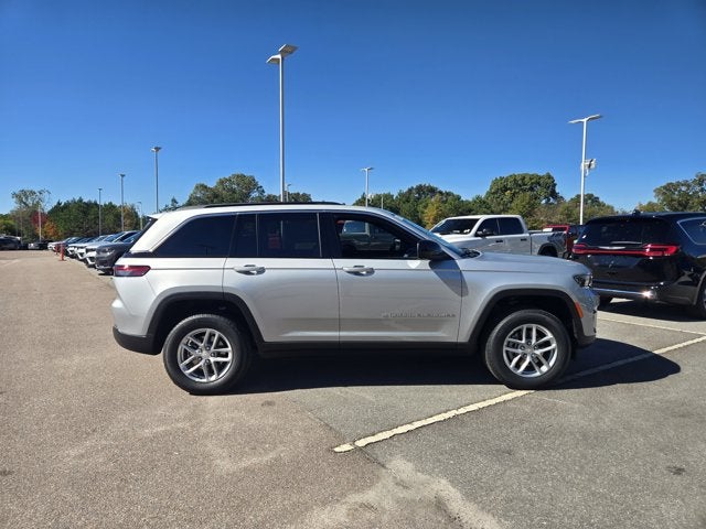 2025 Jeep Grand Cherokee GRAND CHEROKEE LAREDO X 4X2