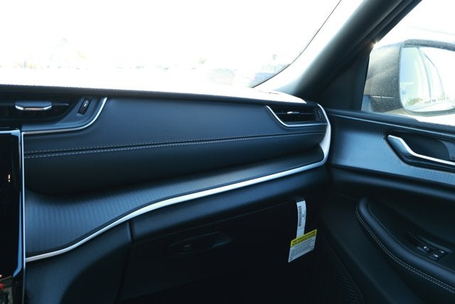 2025 Jeep Grand Cherokee GRAND CHEROKEE LAREDO X 4X2