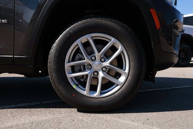 2025 Jeep Grand Cherokee GRAND CHEROKEE LAREDO X 4X2