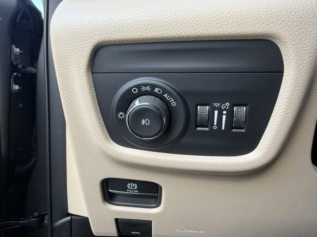 2025 Jeep Grand Cherokee GRAND CHEROKEE LIMITED 4X2