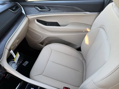 2025 Jeep Grand Cherokee GRAND CHEROKEE LIMITED 4X2