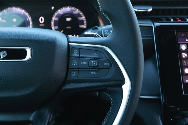 2025 Jeep Grand Cherokee GRAND CHEROKEE LAREDO X 4X4