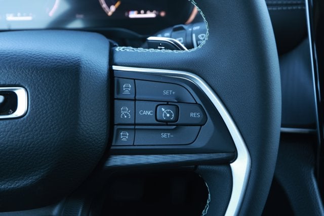 2025 Jeep Grand Cherokee GRAND CHEROKEE LAREDO X 4X4