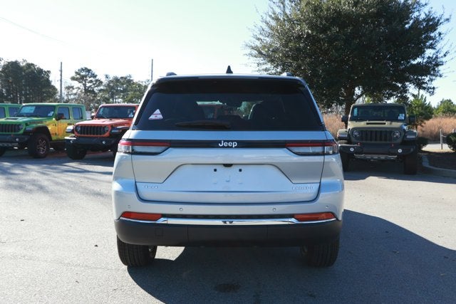 2025 Jeep Grand Cherokee GRAND CHEROKEE LAREDO X 4X4