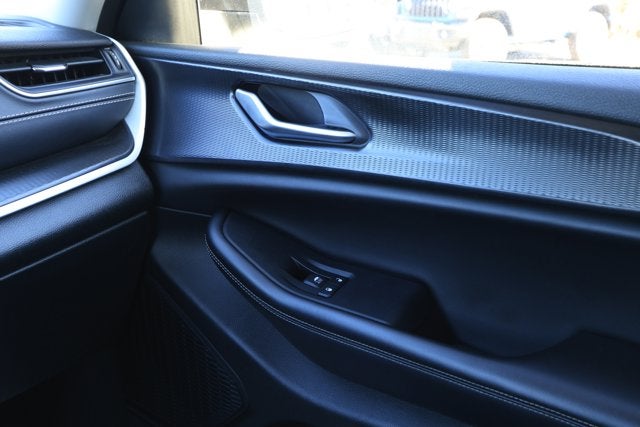 2023 Jeep Grand Cherokee L Laredo 4x2