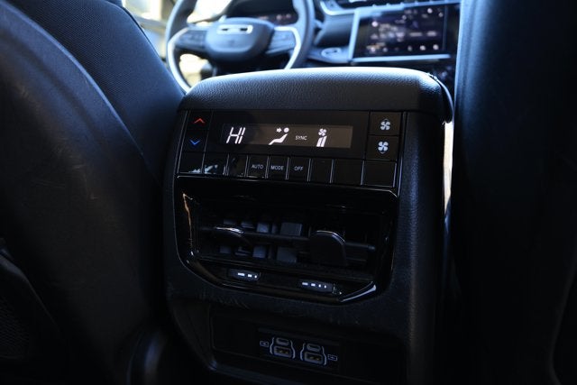 2023 Jeep Grand Cherokee L Laredo 4x2