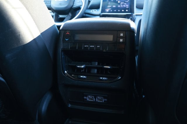 2023 Jeep Grand Cherokee L Laredo 4x2