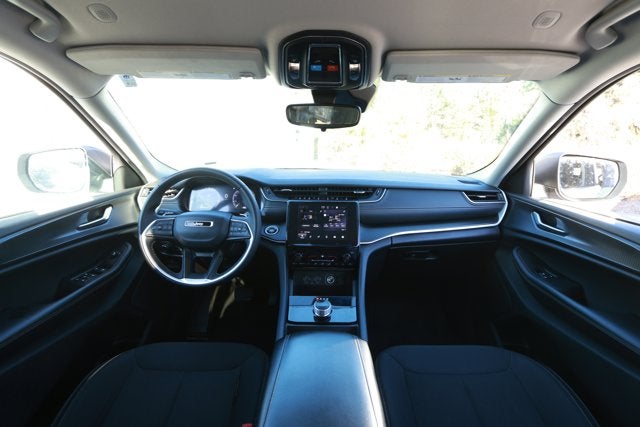 2023 Jeep Grand Cherokee L Laredo 4x2