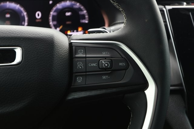 2025 Jeep Grand Cherokee GRAND CHEROKEE L LAREDO X 4X2