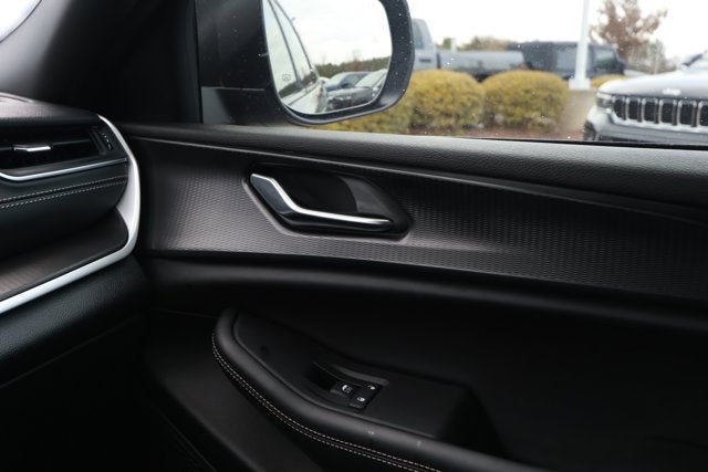 2025 Jeep Grand Cherokee GRAND CHEROKEE L LAREDO X 4X2