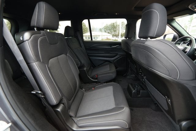 2025 Jeep Grand Cherokee GRAND CHEROKEE L LAREDO X 4X2