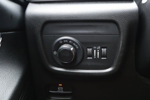 2023 Jeep Grand Cherokee L Laredo 4x2