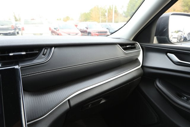 2023 Jeep Grand Cherokee L Laredo 4x2