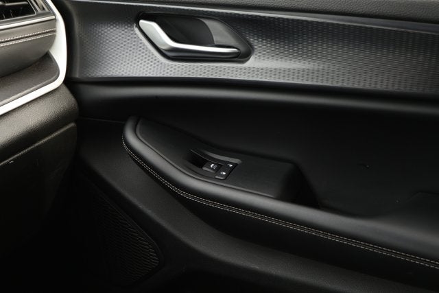 2023 Jeep Grand Cherokee L Laredo 4x2