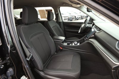 2023 Jeep Grand Cherokee L Laredo 4x2