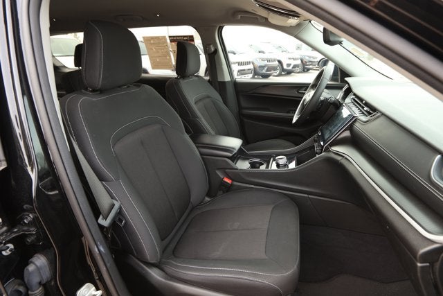 2023 Jeep Grand Cherokee L Laredo 4x2