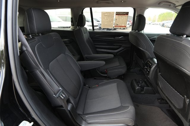 2023 Jeep Grand Cherokee L Laredo 4x2