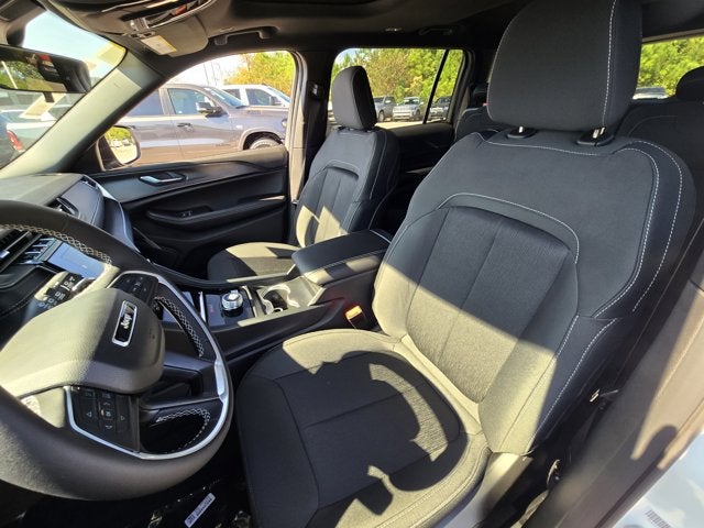 2025 Jeep Grand Cherokee GRAND CHEROKEE L LAREDO X 4X4