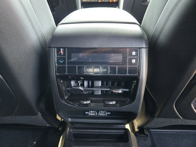 2025 Jeep Grand Cherokee GRAND CHEROKEE L LAREDO X 4X4