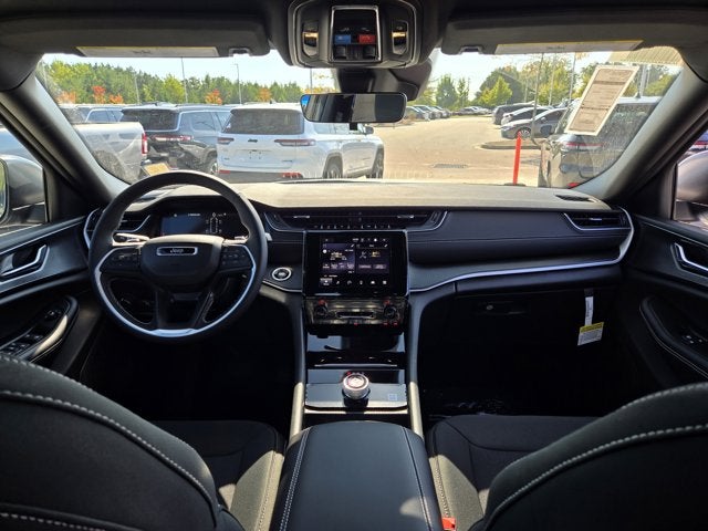 2025 Jeep Grand Cherokee GRAND CHEROKEE L LAREDO X 4X4