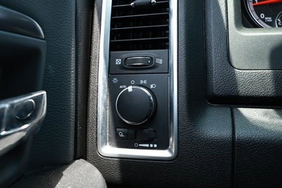 2024 RAM 1500 Classic SLT Quad Cab 4x2 6'4' Box
