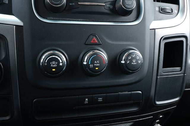 2024 RAM 1500 Classic SLT Quad Cab 4x2 6'4' Box