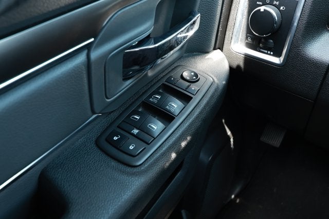 2024 RAM 1500 Classic SLT Quad Cab 4x2 6'4' Box