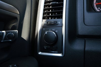 2024 RAM 1500 Classic SLT Quad Cab 4x2 6'4' Box