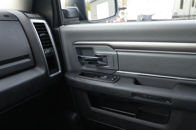 2024 RAM 1500 Classic SLT Quad Cab 4x2 6'4' Box