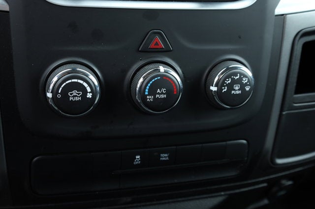 2024 RAM 1500 Classic SLT Quad Cab 4x2 6'4' Box