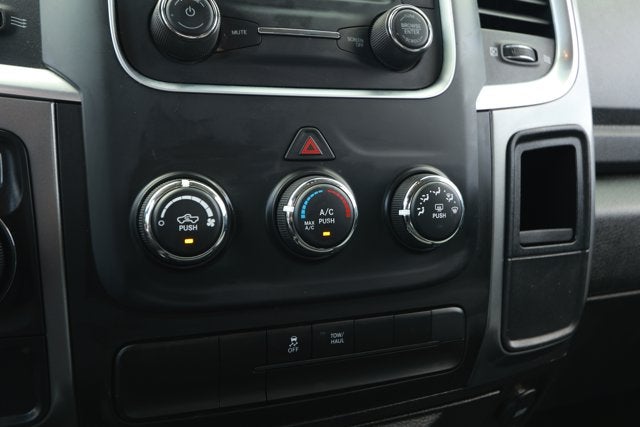 2024 RAM 1500 Classic SLT Quad Cab 4x2 6'4' Box