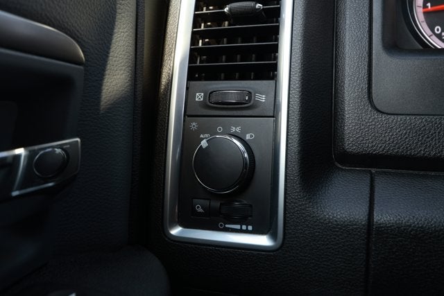 2024 RAM 1500 Classic SLT Quad Cab 4x2 6'4' Box