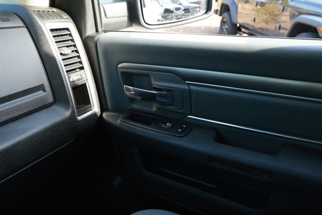 2024 RAM 1500 Classic SLT Quad Cab 4x2 6'4' Box