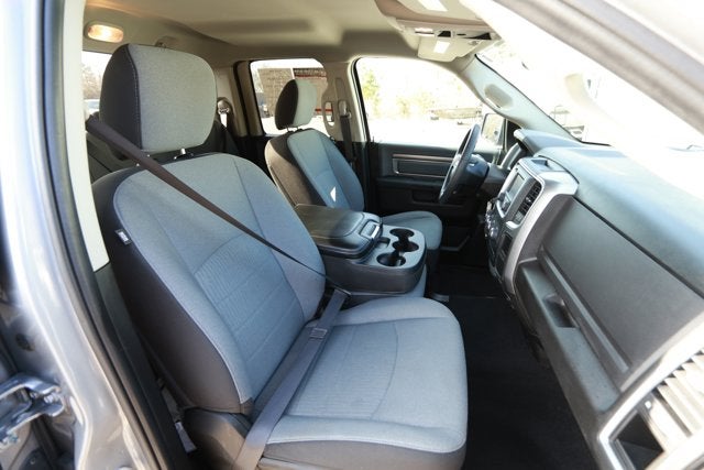 2024 RAM 1500 Classic SLT Quad Cab 4x2 6'4' Box